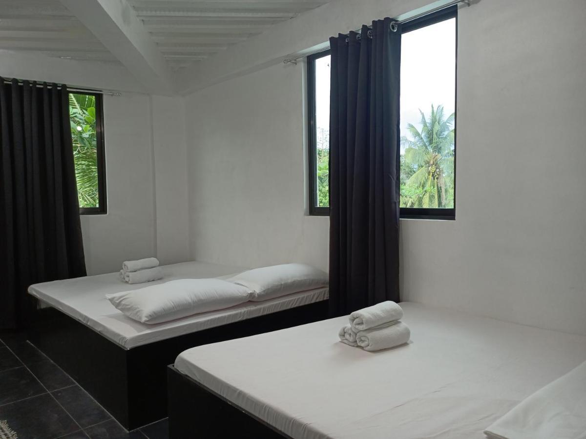 Ludy'S 2 Pension House Carles 외부 사진