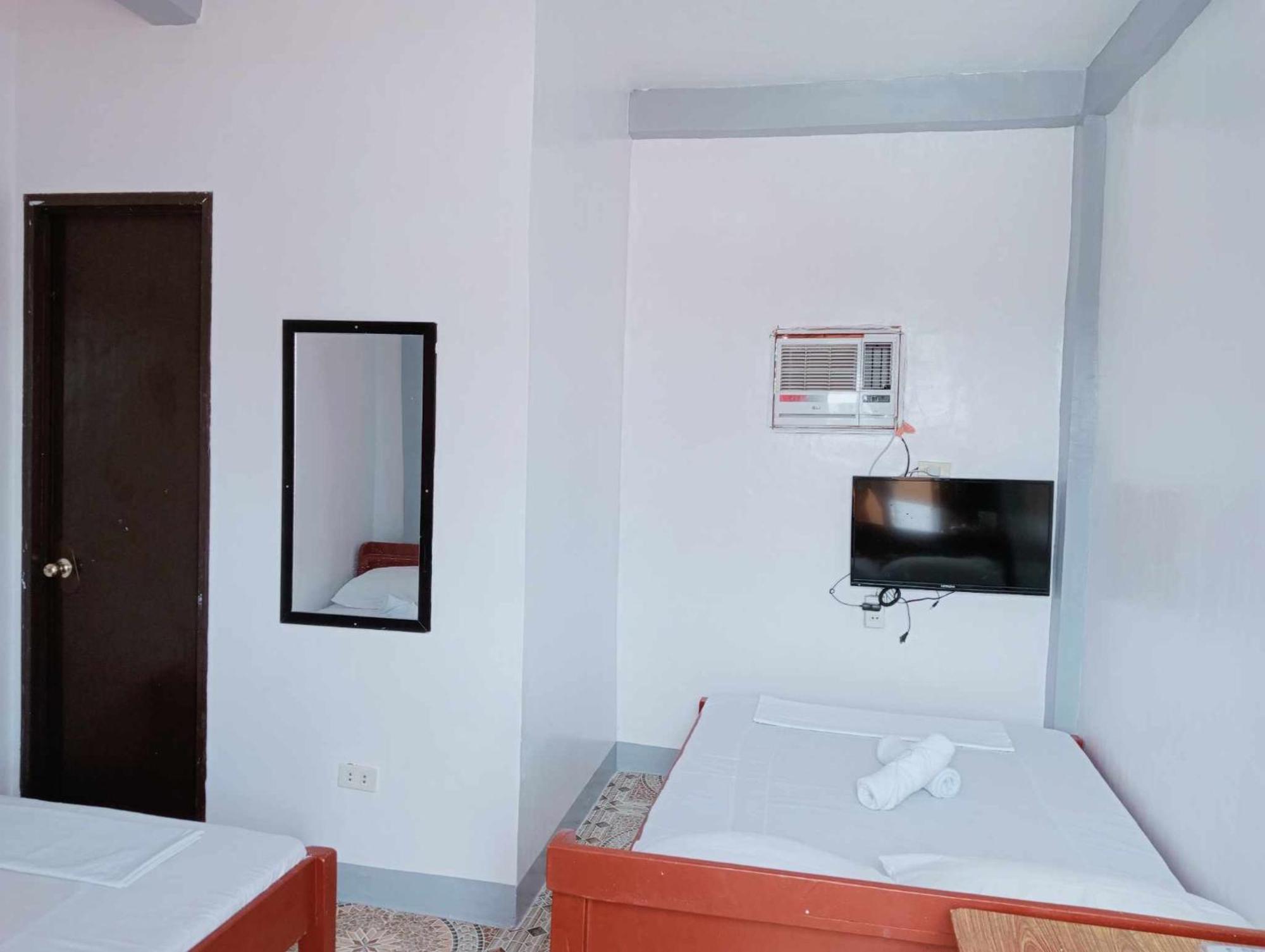 Ludy'S 2 Pension House Carles 외부 사진