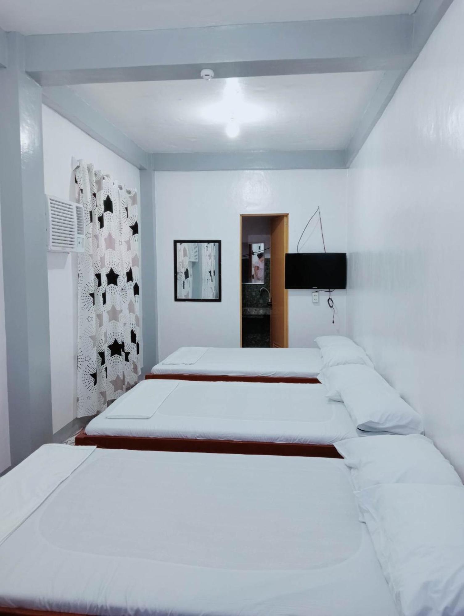Ludy'S 2 Pension House Carles 객실 사진